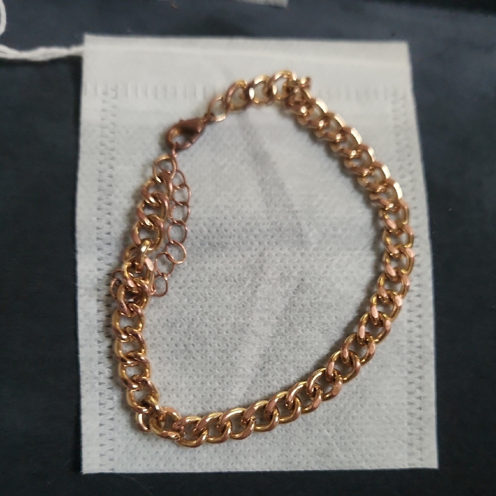 Elegant Gold Chain Bracelet
